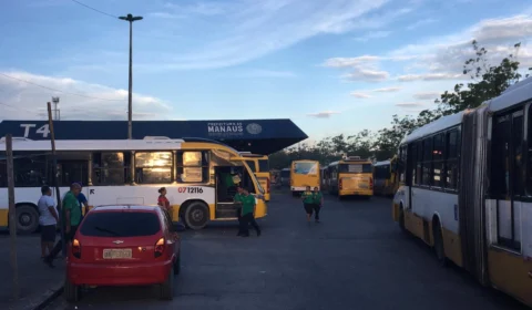 Rodoviários paralisam ônibus nos terminais 4 e 5