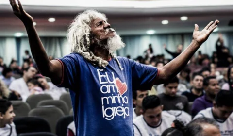 Voluntários da Chama Church estão oferecendo curso de fotografia e vídeo