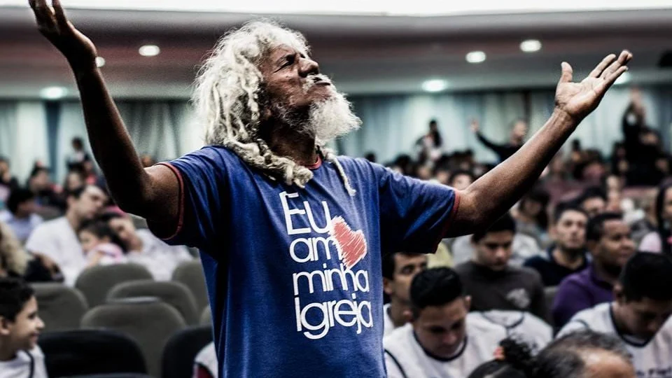 Voluntários da Chama Church estão oferecendo curso de fotografia e vídeo