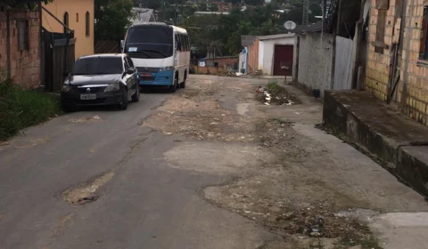Moradores usam próprio dinheiro para tentar resolver falta de asfalto no bairro Santa Etelvina