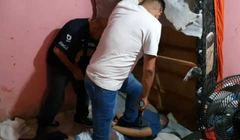 ‘Lágrima de sangue’ se esconde embaixo da cama para fugir da polícia