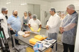 “Dia no Campo” no primeiro abatedouro de aves com o SIE no Amazonas.