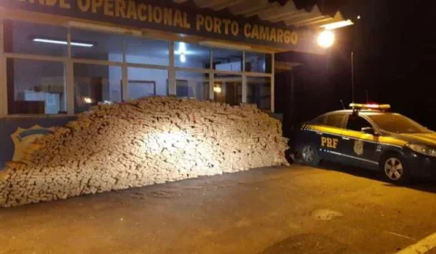 Mulher é presa pela PRF com 1,8 tonelada de maconha dentro de ônibus