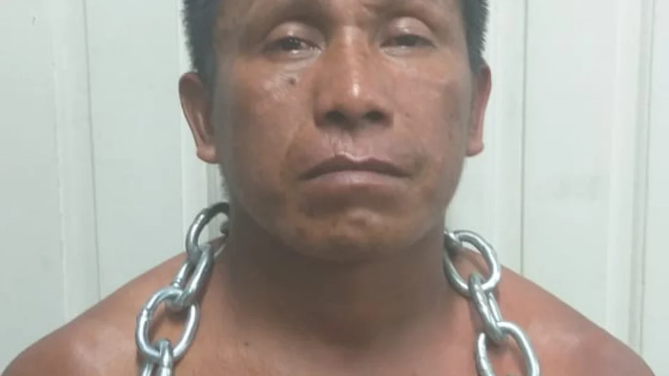 Índio venezuelano embriagado agride PM e termina preso