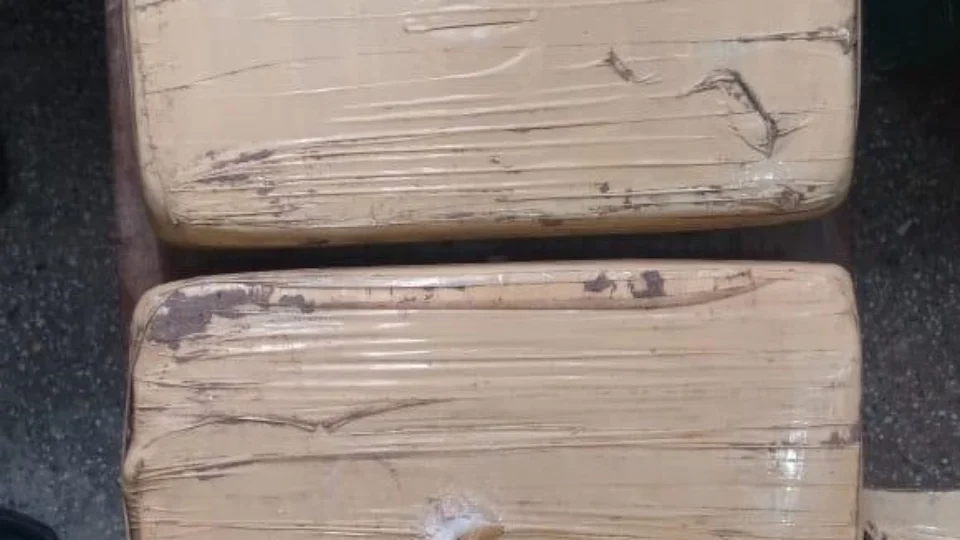 Polícia Civil apreende 2,2 quilos de cocaína em embarcação atracada no Porto de Fonte Boa