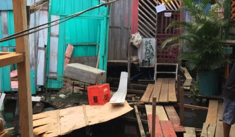 Com casas debaixo d’água, moradores pedem ajuda por conta da enchente