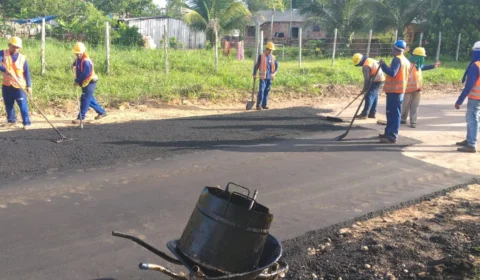 Obras de recuperação na Estrada do Caldeirão, no município de Iranduba são executadas pela Seinfra