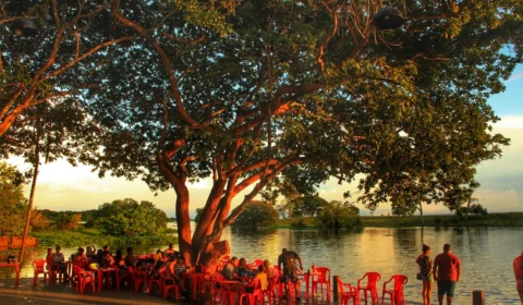 O turista que for a Parintins pode ter como programação balneários e trilhas aquáticas