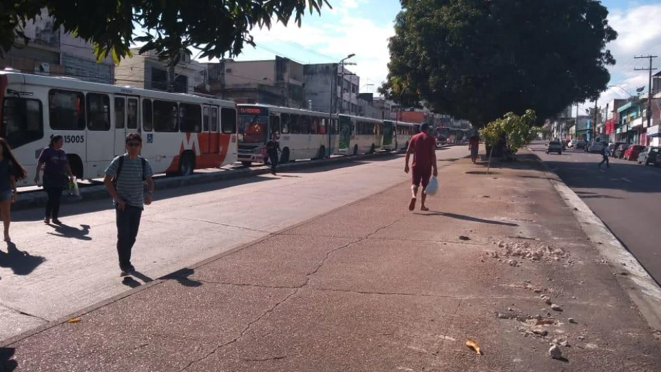 Sindicato dos Rodoviários suspende paralização, mas ônibus seguem parados no Centro de Manaus