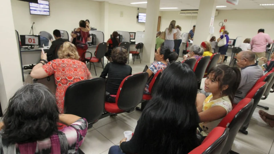 Mais de 1,3 mil aposentados e pensionistas podem ter benefícios suspensos a partir de julho