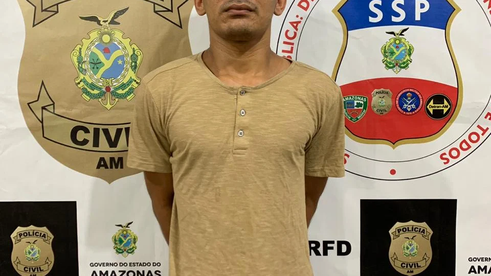 Homem denunciado por extorsão e agenciar adolescente em site de prostituição é preso