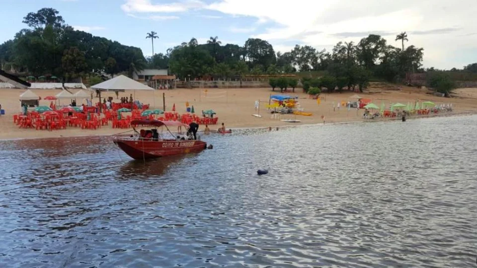 Banhista morre afogado na Praia Dourada, durante o domingo (2)
