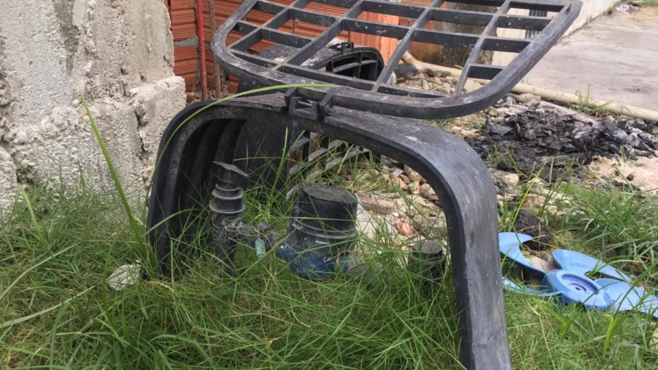 Há 45 dias sem água, moradores do bairro Grande Vitória pedem socorro