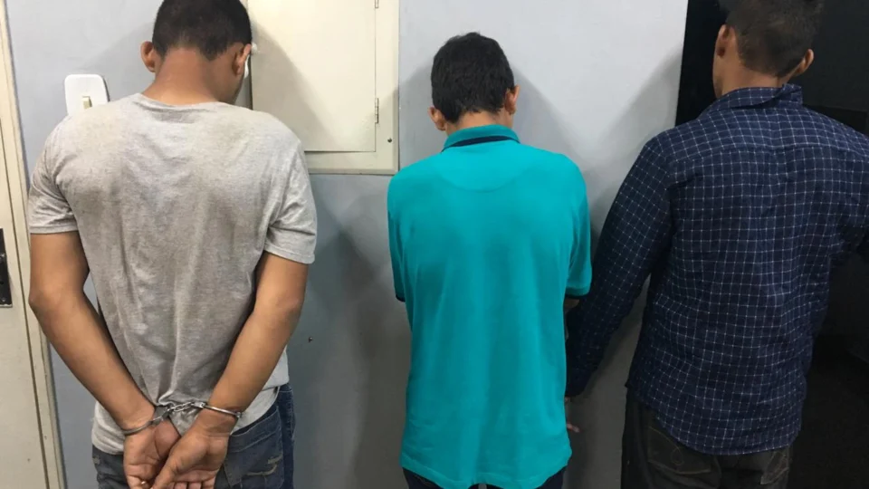 Passageiros de ônibus vivem momentos de terror em assalto no bairro Novo Israel