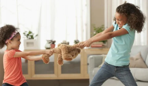 Seus filhos brigam demais? Ajude, mas seja imparcial