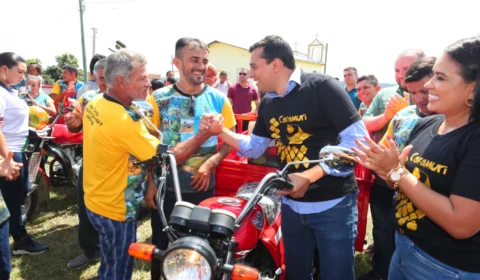 Governador Wilson Lima entrega implementos agrícolas em área rural de Manaus