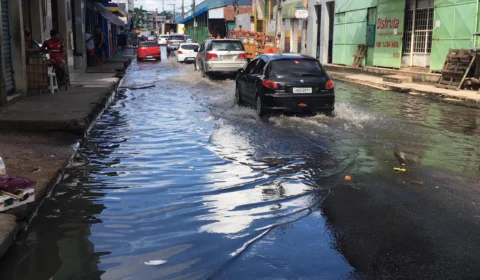 Cheia de 2019 já causa alagamento em ruas do Centro de Manaus