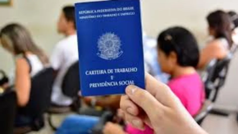 OPORTUNIDADE | 44 vagas de emprego nesta segunda-feira