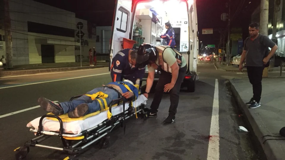 Assaltante é espancado pela população após tentativa de latrocínio na avenida Constantino Nery
