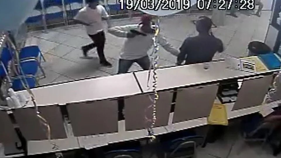 Vídeos: assaltantes roubam escola de treinamento e preparação profissional na Zona Leste