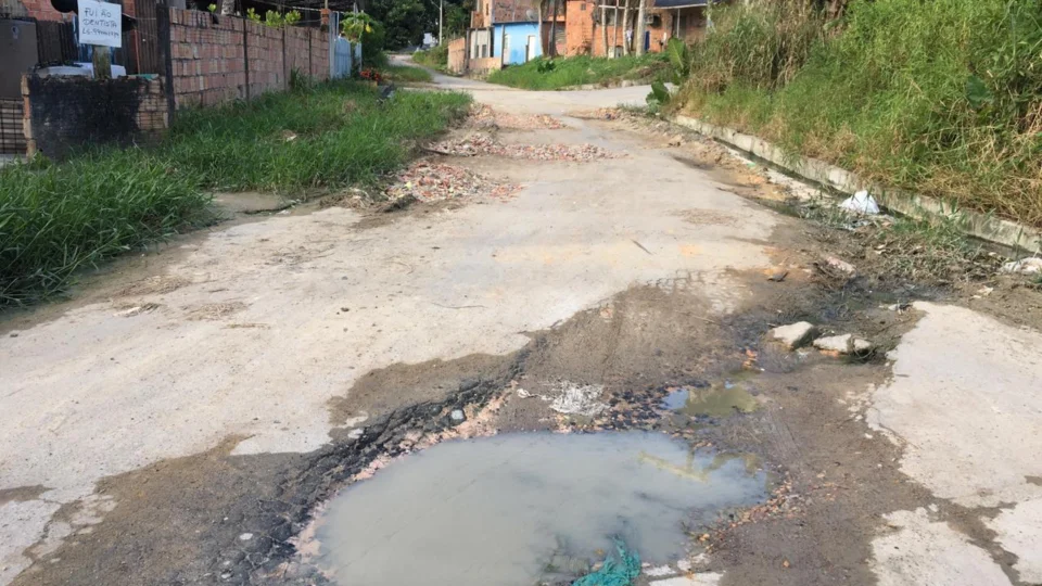 Sem asfalto, esgoto, iluminação e segurança, moradores do bairro Santa Etelvina pedem ajuda
