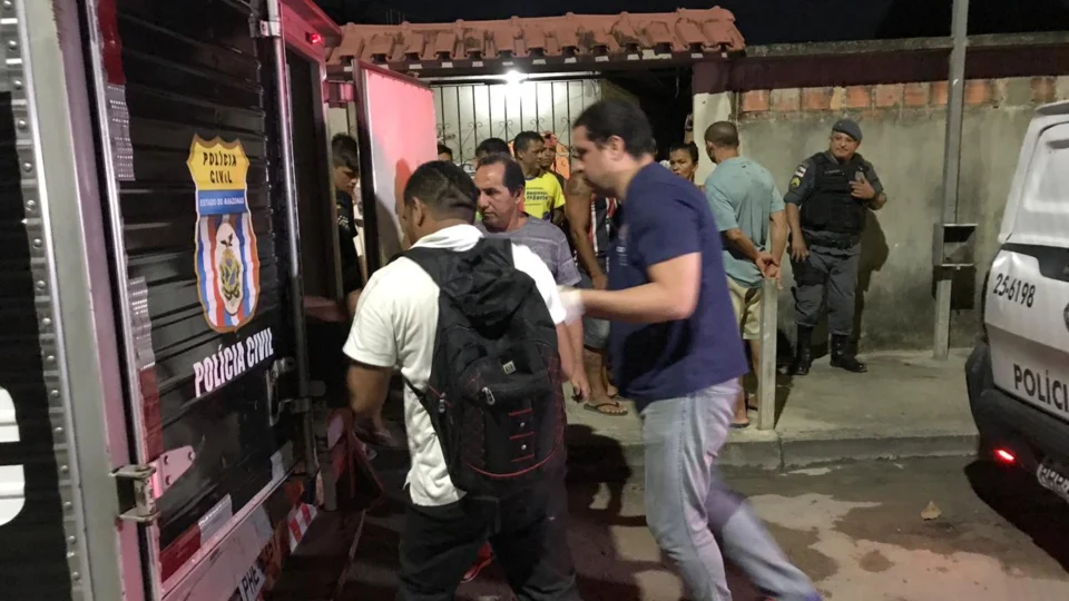 Homem é executado com mais de 30 tiros por grupo fortemente armado, na zona Leste