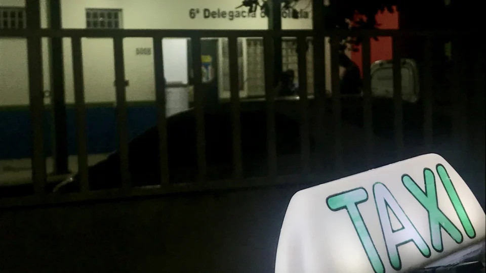 Taxista escapa da morte durante assalto na invasão da Carbras