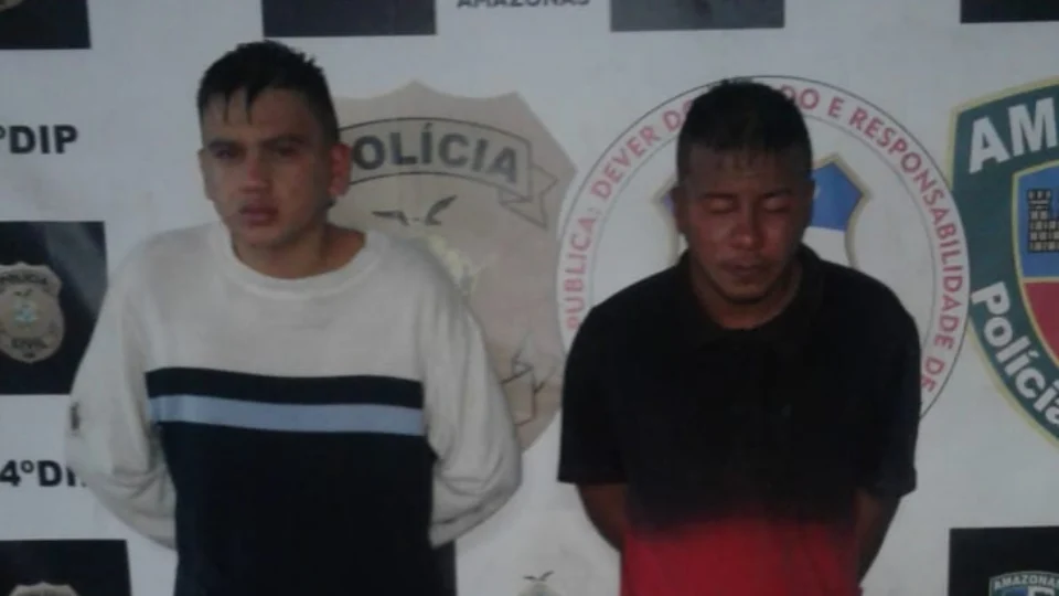 Demonstrando nervosismo à polícia, homens acabam presos por tráfico de drogas