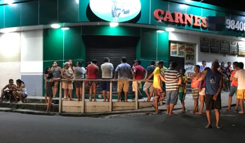 Assaltante é executado a tiros por homem armado dentro de açougue no Morro da Liberdade