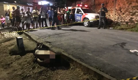 No Alfredo Nascimento homem é jogado para fora de carro e em seguida é executado a tiros
