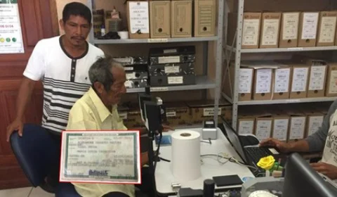 Aos 109 anos, eleitor realiza recadastramento biométrico no AM