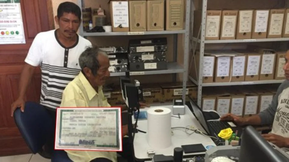 Aos 109 anos, eleitor realiza recadastramento biométrico no AM