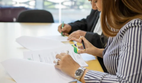 Governo do Amazonas doa carros e outros bens que vão auxiliar na recuperação de dependentes químicos