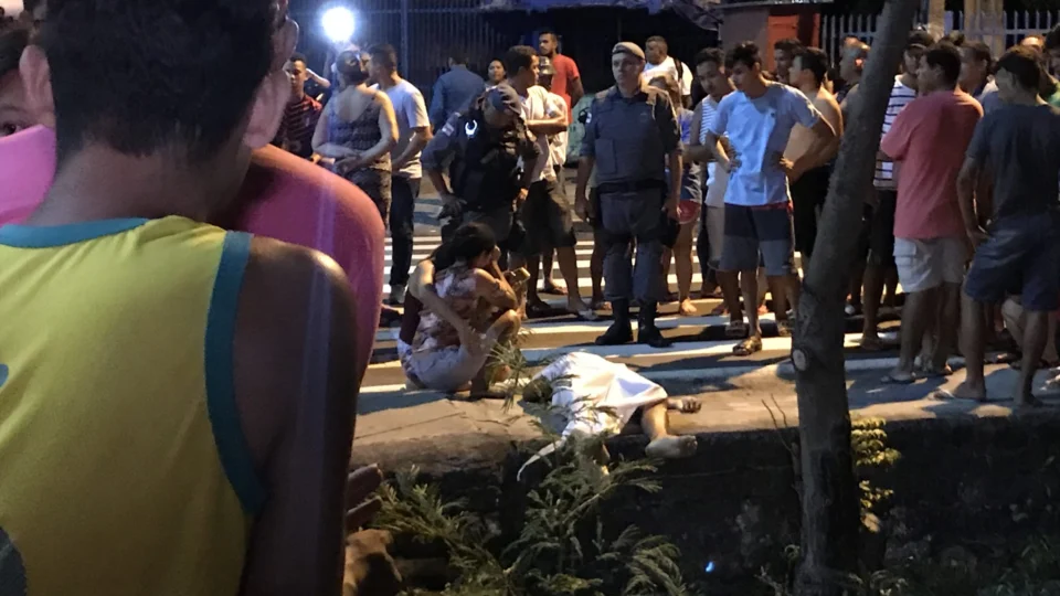 Motoqueiro é perseguido cai de moto e morre no Petrópolis