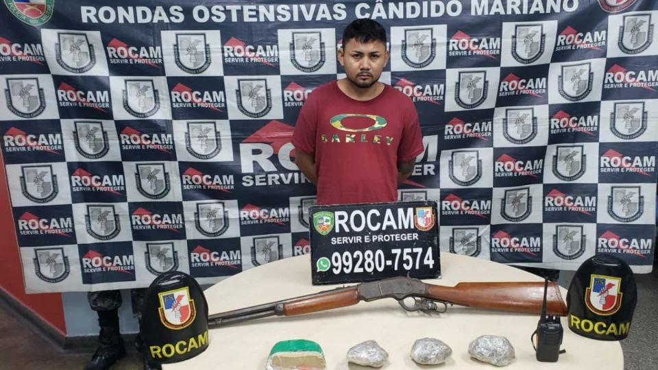 Após romper tornozeleira eletrônica homem é preso com arma e drogas na Comunidade da Sharp
