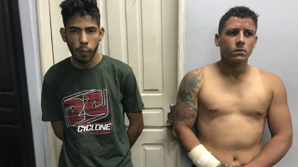 Bizarro – Após abandonar parceiro de roubo e a própria moto no Águas Claras, assaltante vai presta boletim de ocorrência e acaba preso