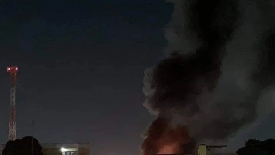 Incêndio destrói supermercado no Alvorada; veja vídeo e fotos