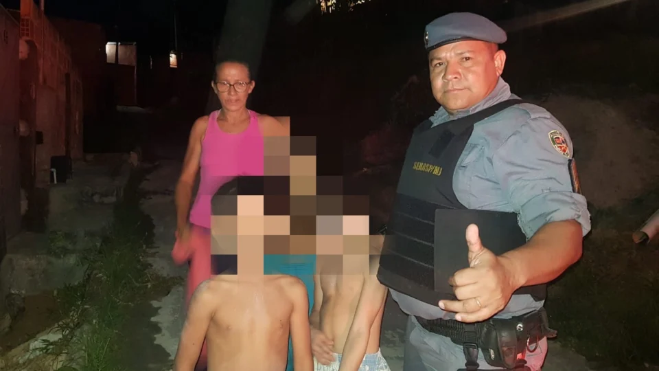 Crianças saem à procura de cachorro na mata, se perdem e são encontrados pela PM