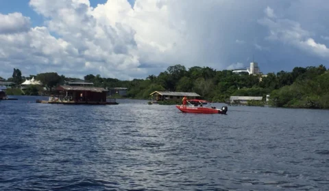 Dupla morre afogada no Tarumã após caiaque virar