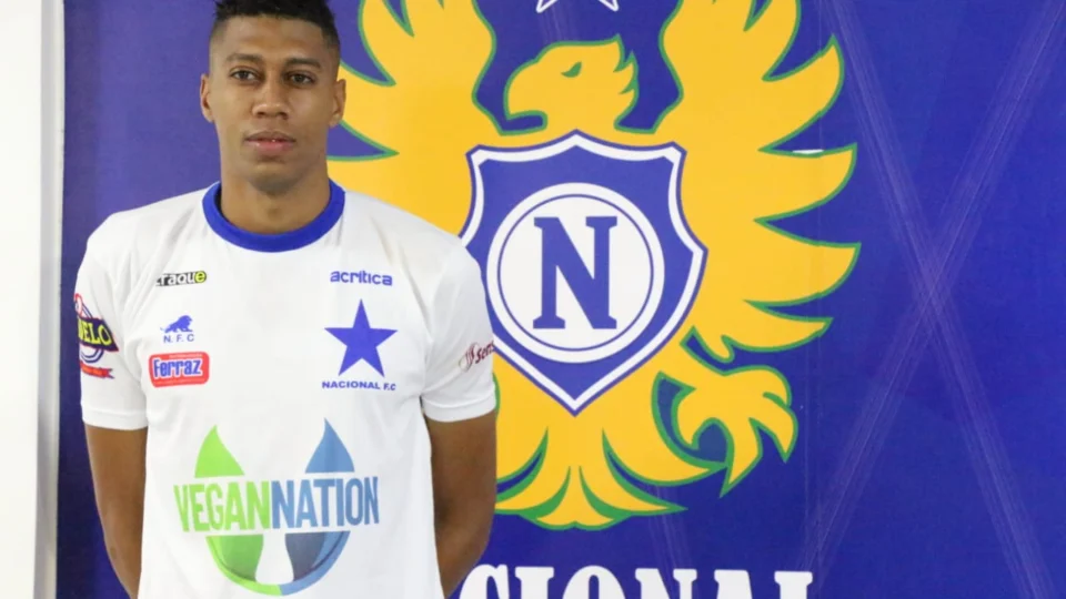 Zagueiro Rafael Vitor do Nacional destaca união no elenco e revela otimismo