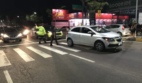 Motorista sem CNH, atropela idosa em faixa de pedestres na Djalma Batista