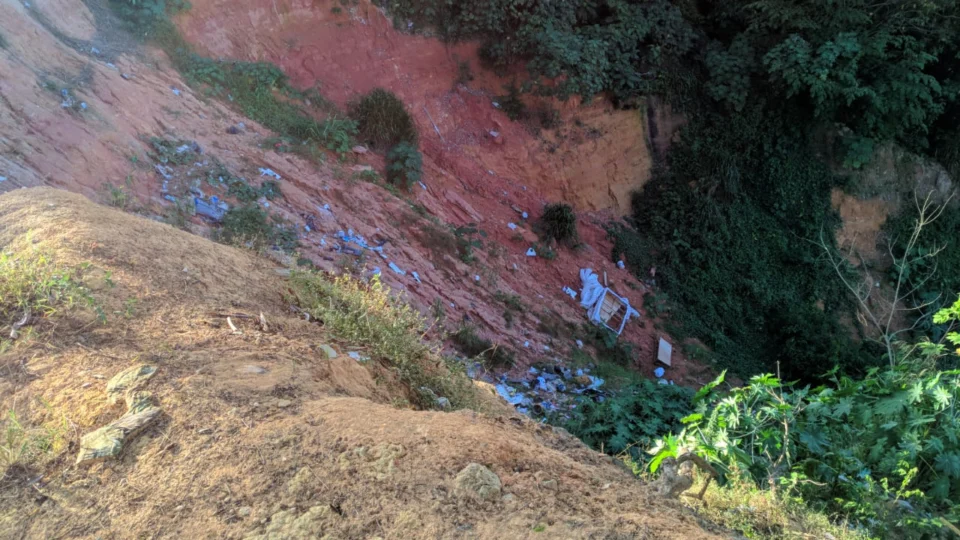 Moradores denunciam obra abandonada após ameaças de traficantes, no Francisca Mendes 2