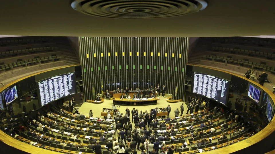 Câmara aprova texto-base da reforma da Previdência