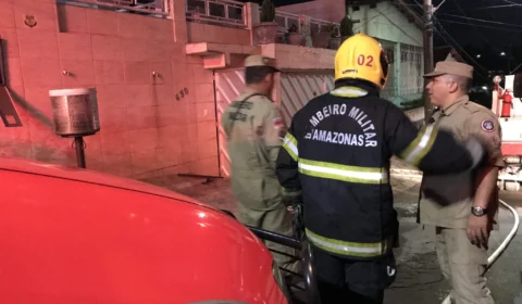 Incêndio atinge residência no Manoa e deixa família desesperada