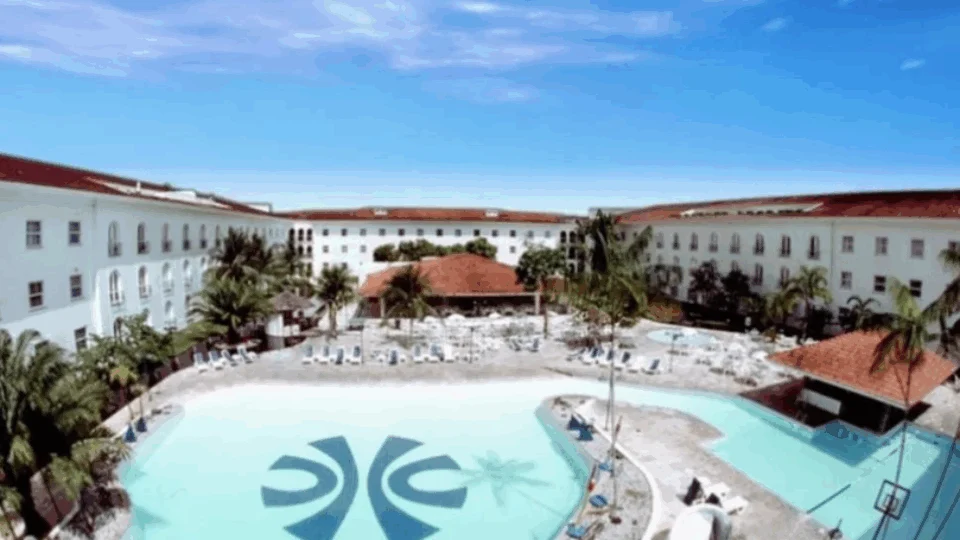 Leilão do Tropical Hotel que seria realizado hoje é suspenso em Manaus