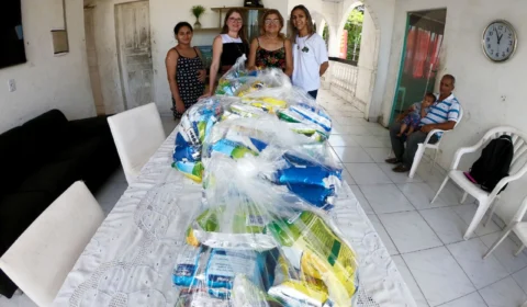 Defensoria convoca aprovados em estágio em Direito e entrega leite arrecadado no certame