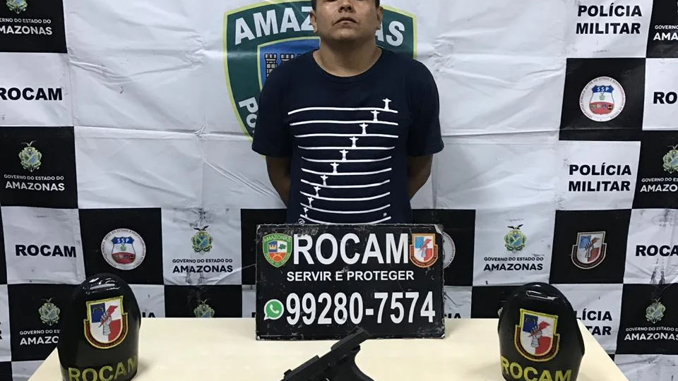 Homem é preso dentro do Almirante Hall com arma na cintura