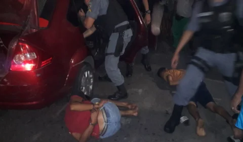 Perseguição policial termina com carro roubado recuperado e três homens presos no bairro da União