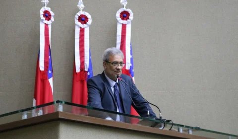 Diretor-presidente da FCecon é homenageado pela Câmara Municipal de Manaus