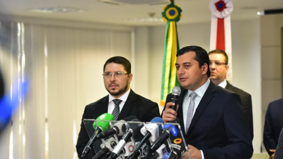 Governo do Amazonas paga o  equivalente a dois meses e meio de salário dos 21 mil servidores da Susam